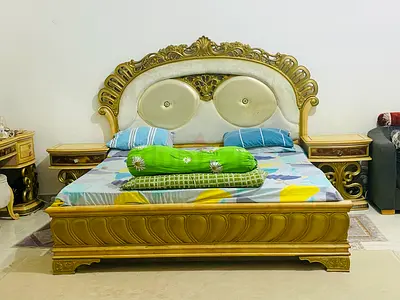 KING SIZE BED WITH DRESSING TABLE