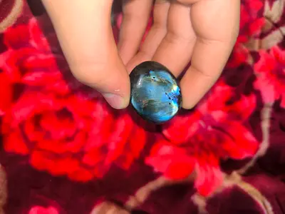 Polished labradorite palm stone — blue flash crystal high quality and Natural