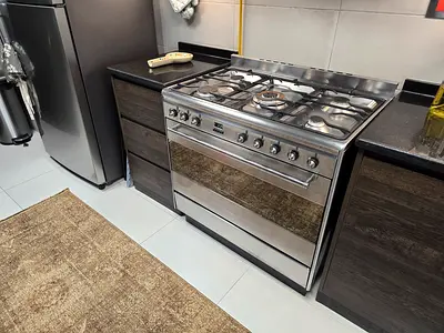 SMEG 90cm Freestanding Gas Cooker - 5 Burner Gas Hob + Electric Oven