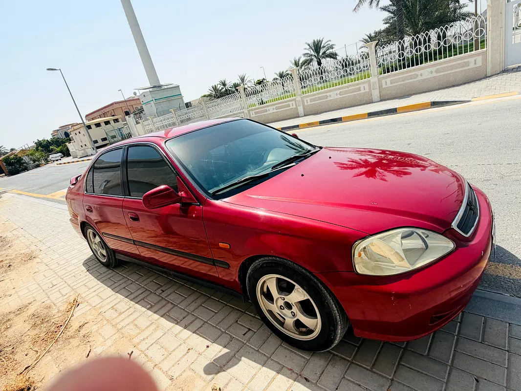 Honda Civic 2000 — photo 1 of 9