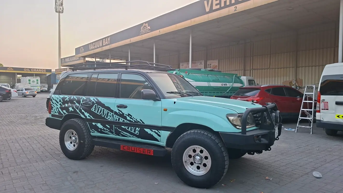 Toyota Land Cruiser 2000 — photo 1 of 15