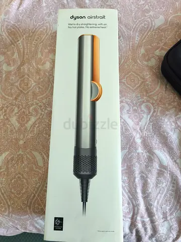 Dyson Airwrap Airsrait hair styler — like new in box. With additional case