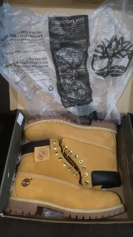 Timberland 6 inch lace up boots (NEW)