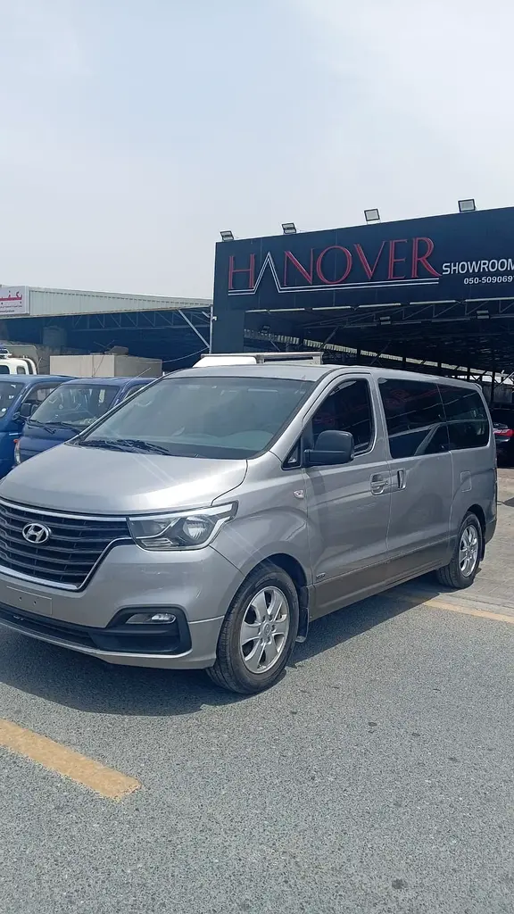 Hyundai H1 2019 — photo 1 of 8