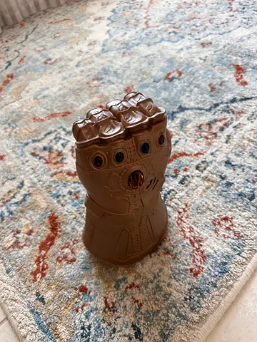 Marvel avangers Toy Infinity Gauntlet Replica with LED Stones