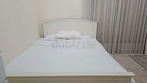 White wooden queen bed with headboard (mattress included) - good condition