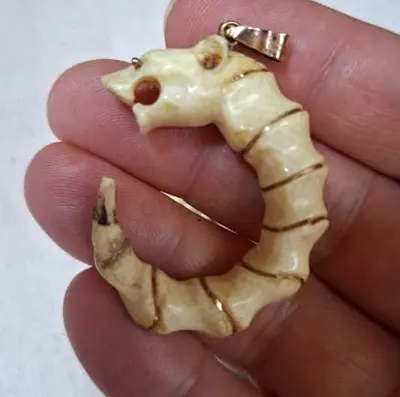 Ivory pendant and gold