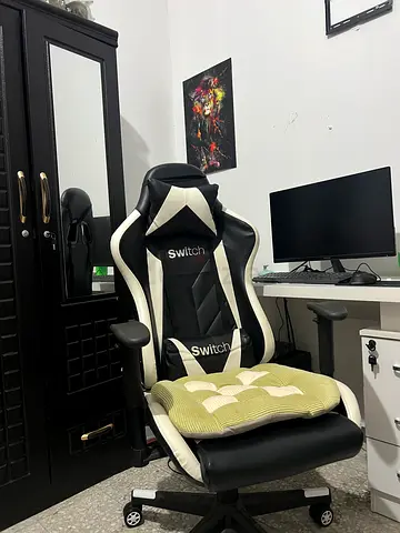 Gaming/Office Chair in Good Condition with Lumbar Cushion