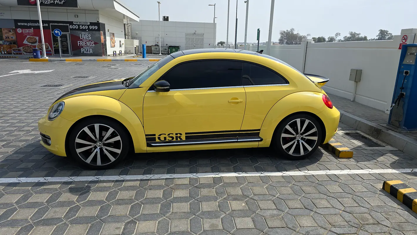Volkswagen Beetle 2015 — photo 1 of 13