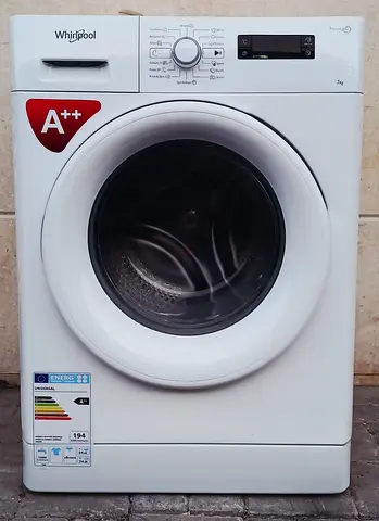 Whirlpool 7kg washing machine, with Fresh Care Plus+ technology,  condition is working good.
