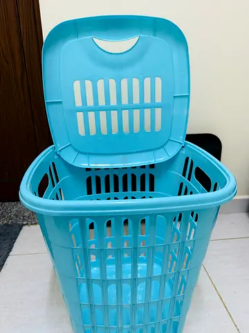 Blue plastic laundry basket with lid - good condition