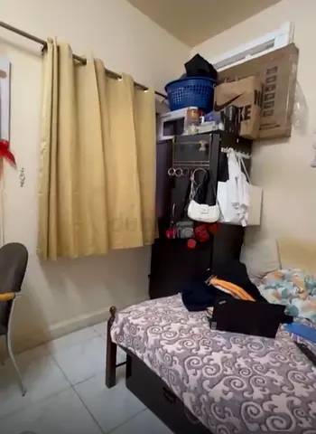 Sharing flat room available for couples or two ladies near metro station