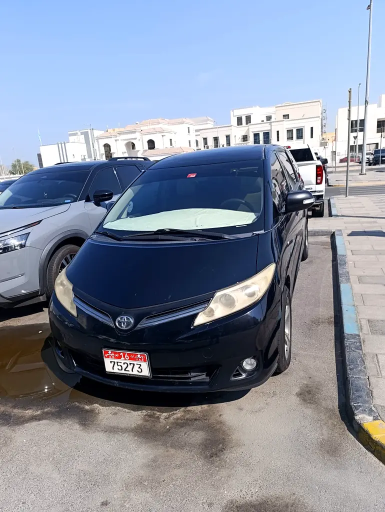 Toyota Previa 2011 — photo 1 of 9