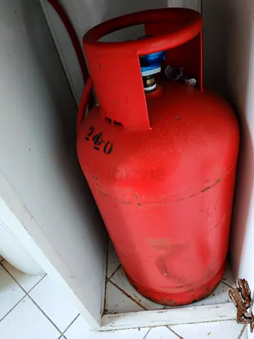 Used Red LPG Gas Cylinder - Single 20kg (with 80% gas filled)