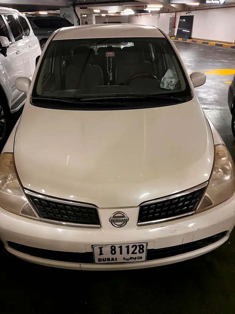 Nissan Tiida 2008 — photo 1 of 3