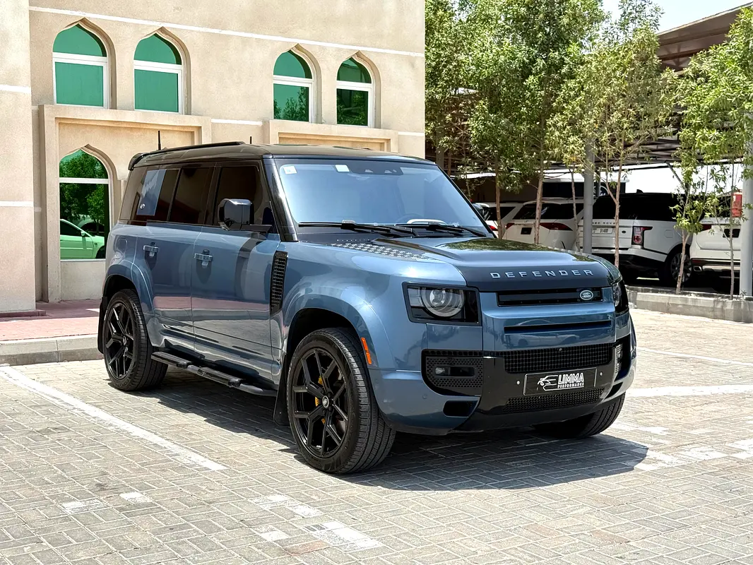 Land Rover Defender 2020 — photo 1 of 15