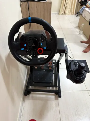 Logitech G29 Racing wheel and pedals with shifter and stand