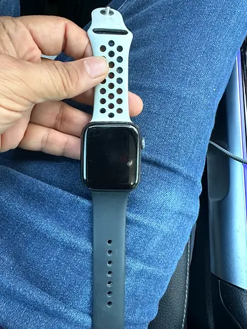 Series 6 Used smartwatch with silicone sport band - good working condition
