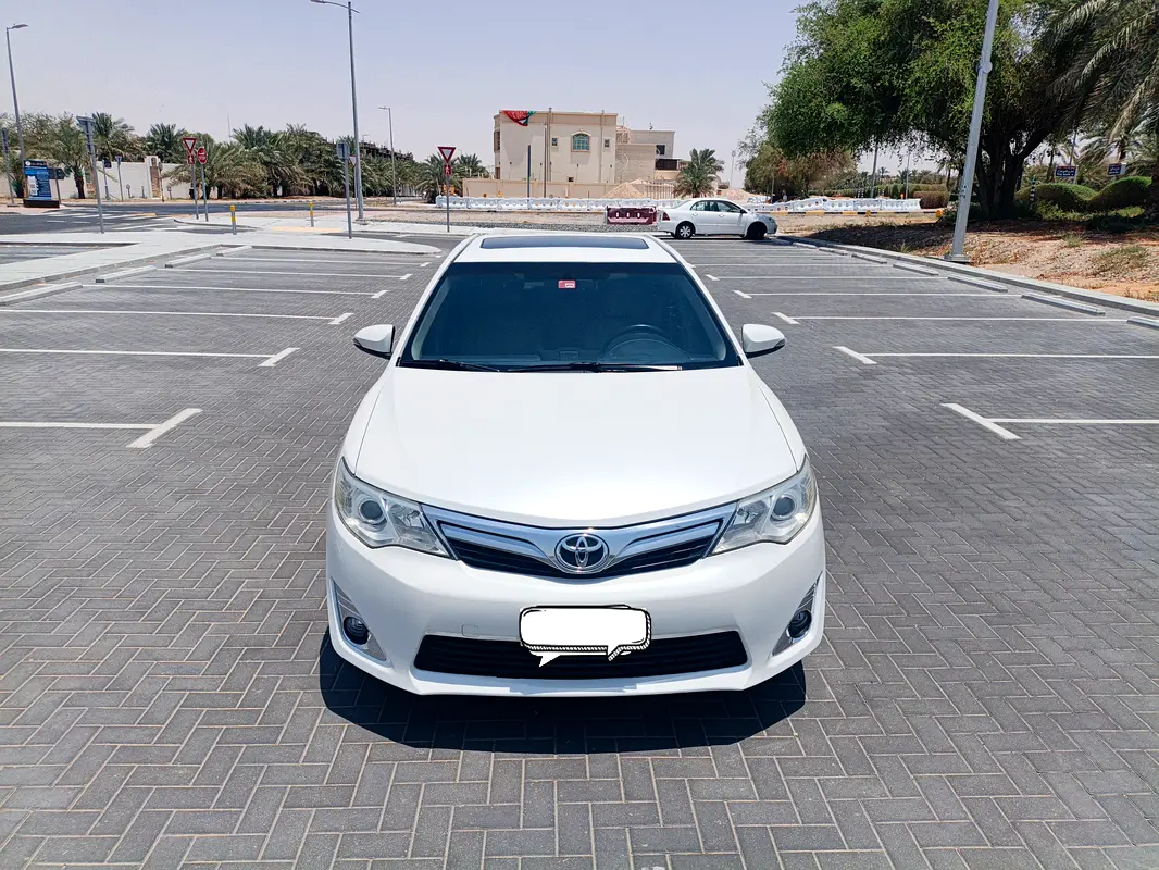 Toyota Camry 2015 — photo 1 of 14