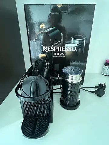Nespresso Inissia coffee machine with Aeroccino milk frother - used