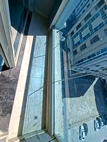 شقة غرفة وصالة للإيجار في القاسمية المحطة الشارقة غرفة ماستر 2 حمام بلكونة خزائن بالحائط تكييف مركزي شهر مجاني موقع مميز قريب من جميع الخدمات والمواصل