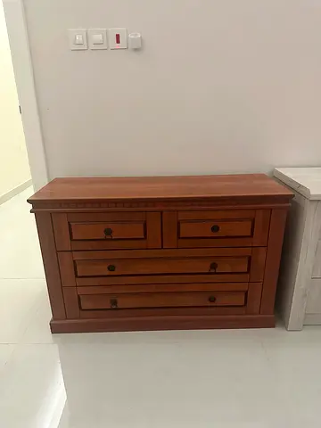 Solid wood dresser /cabinet  in good condition. Few minor scratches. W 40 cm - L 117 - H 72