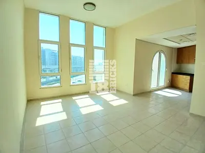 Corner Studio With Separate Kitchen & Balcony