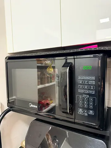 Black countertop Midea microwave