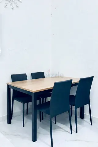 🍽️ Dining Table Set – AED 300