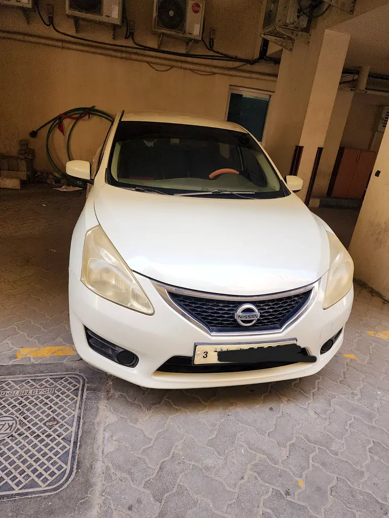 Nissan Tiida 2016 — photo 1 of 6