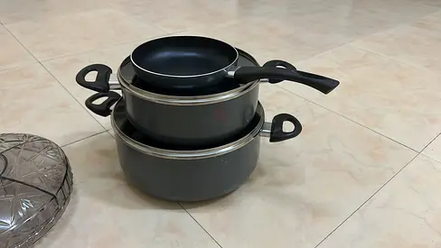 Non-stick Pots and Frying Pan Set — Good Condition