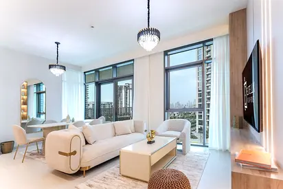 Dubai Creek Oasis: 2BR Luxe w/ Burj View