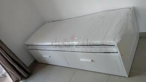Ikea Brimnes Daybed With New Mattress or drawers - like new