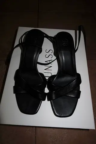 Massimo Dutti black strappy square-toe heeled sandals — 35 EU