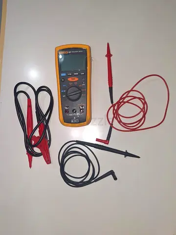 Fluke digital multimeter with test leads - working condition