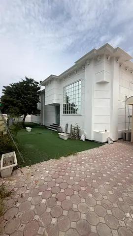 Commercial villa for annual rent in Sharjah - Al Hazana | 10,000 sq ft | 7 rooms + 6 bathrooms | Strategic location