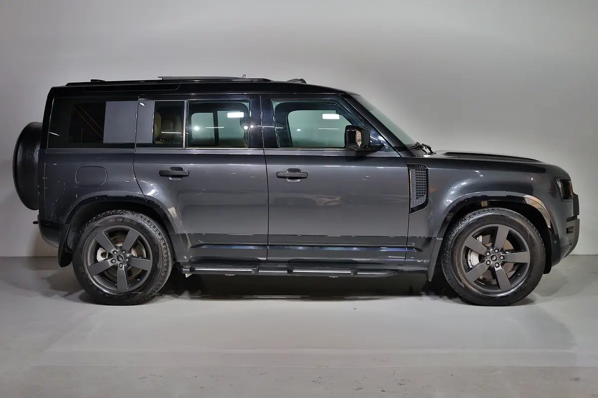Land Rover Defender 2025