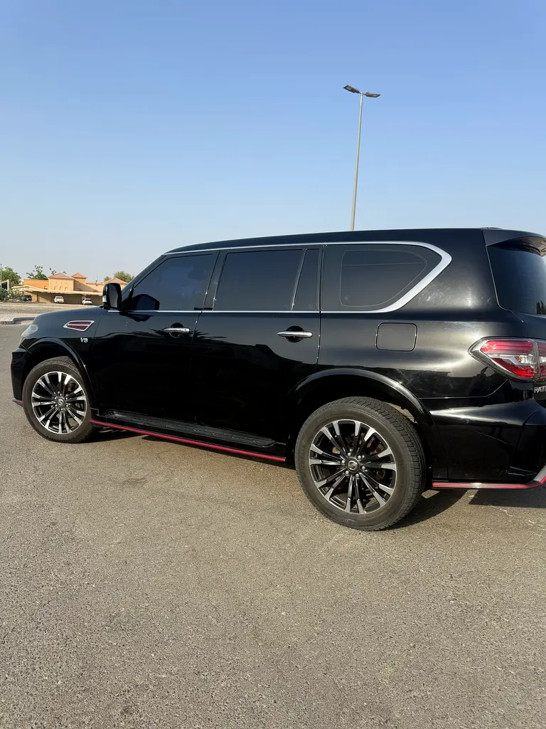 Nissan Patrol 2017 — photo 1 of 13