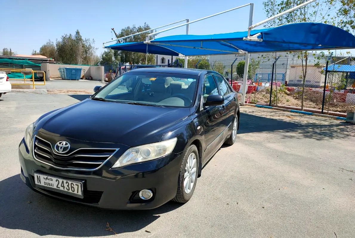 Toyota Camry 2010 — photo 1 of 4