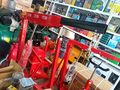 Hydraulic Engine Crane / Shop Crane (1T-3T capacity) - Good Condition