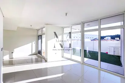 3BR Villa | Corner Unit | Private Garden