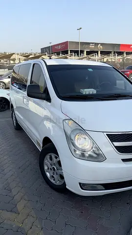 Hyundai H1 GL 2012 GCC Specs - Reliable 9-Seater Passenger Van