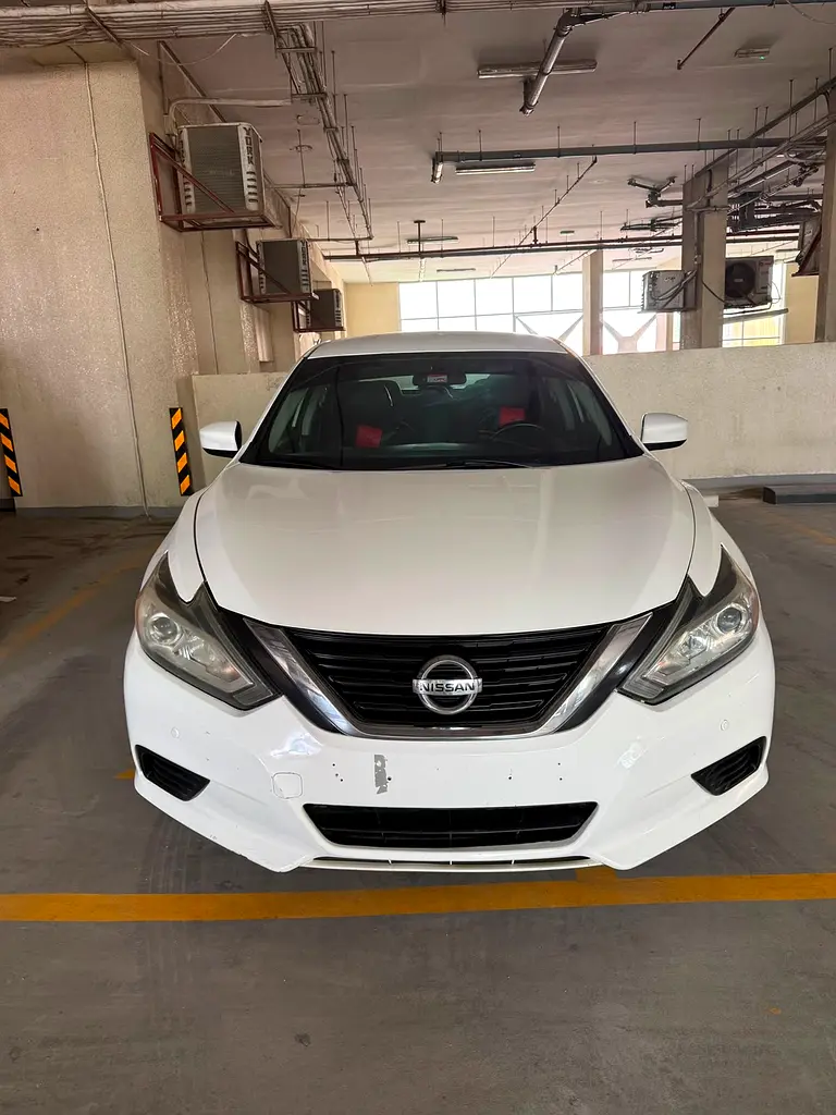 Nissan Altima 2017 — photo 1 of 12