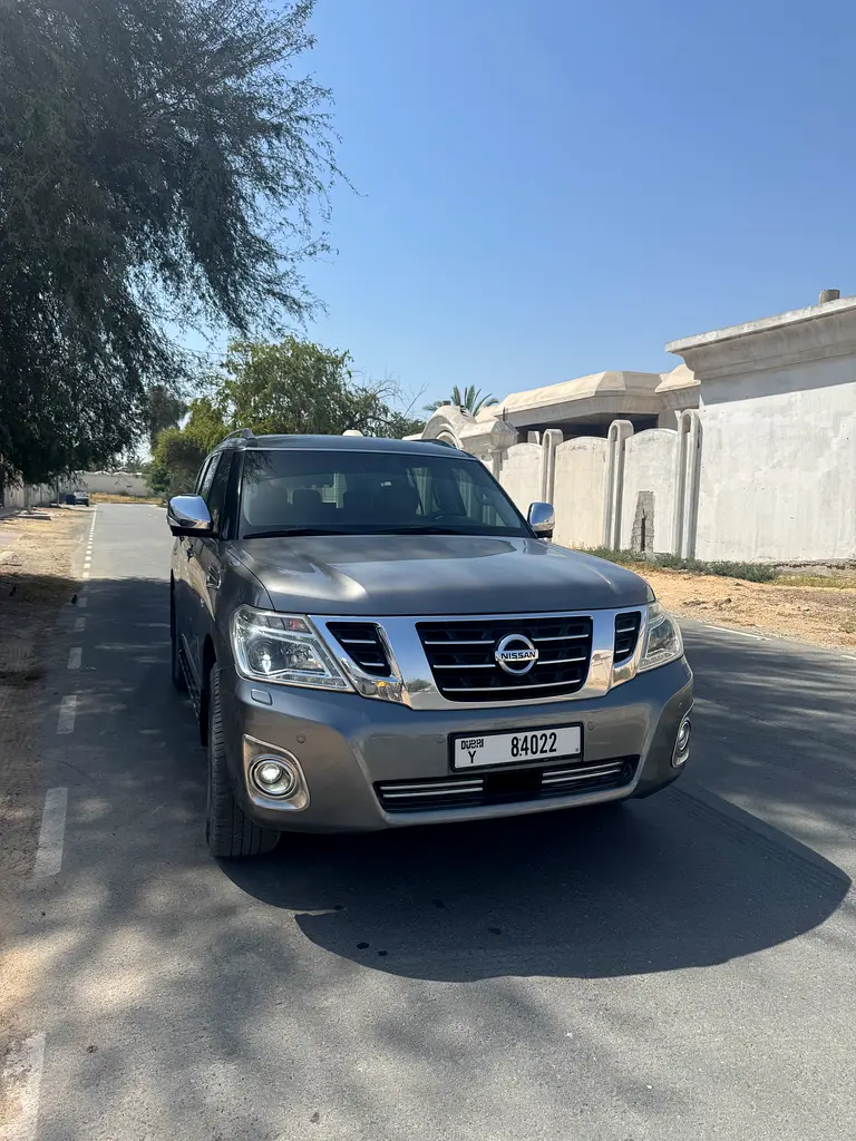 Nissan Patrol 2016 — photo 1 of 5