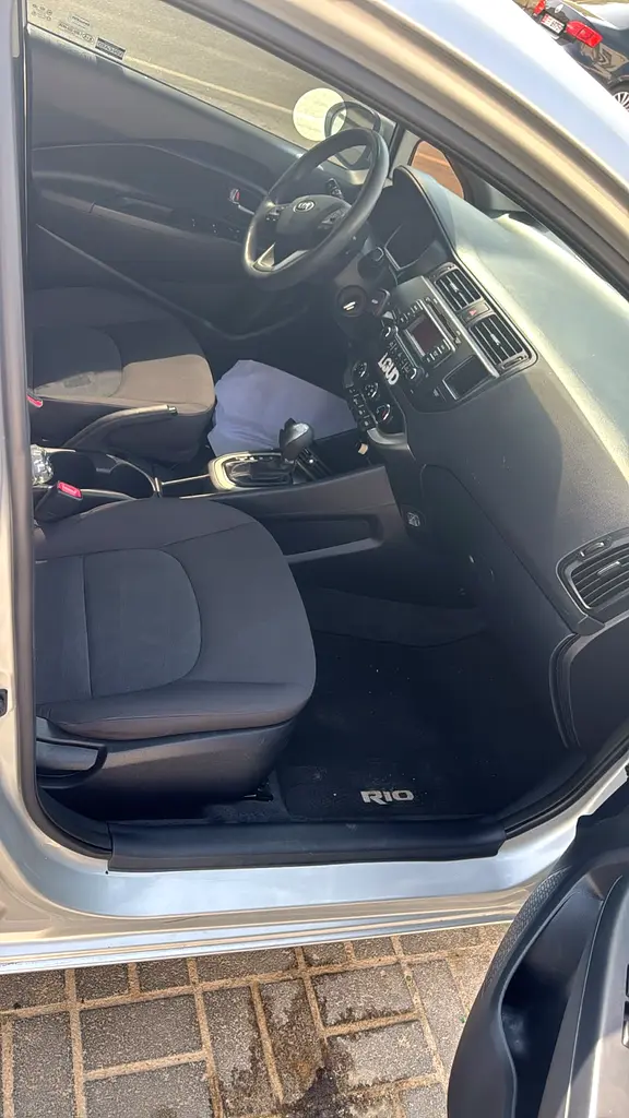 Kia Rio 2014 — photo 1 of 7