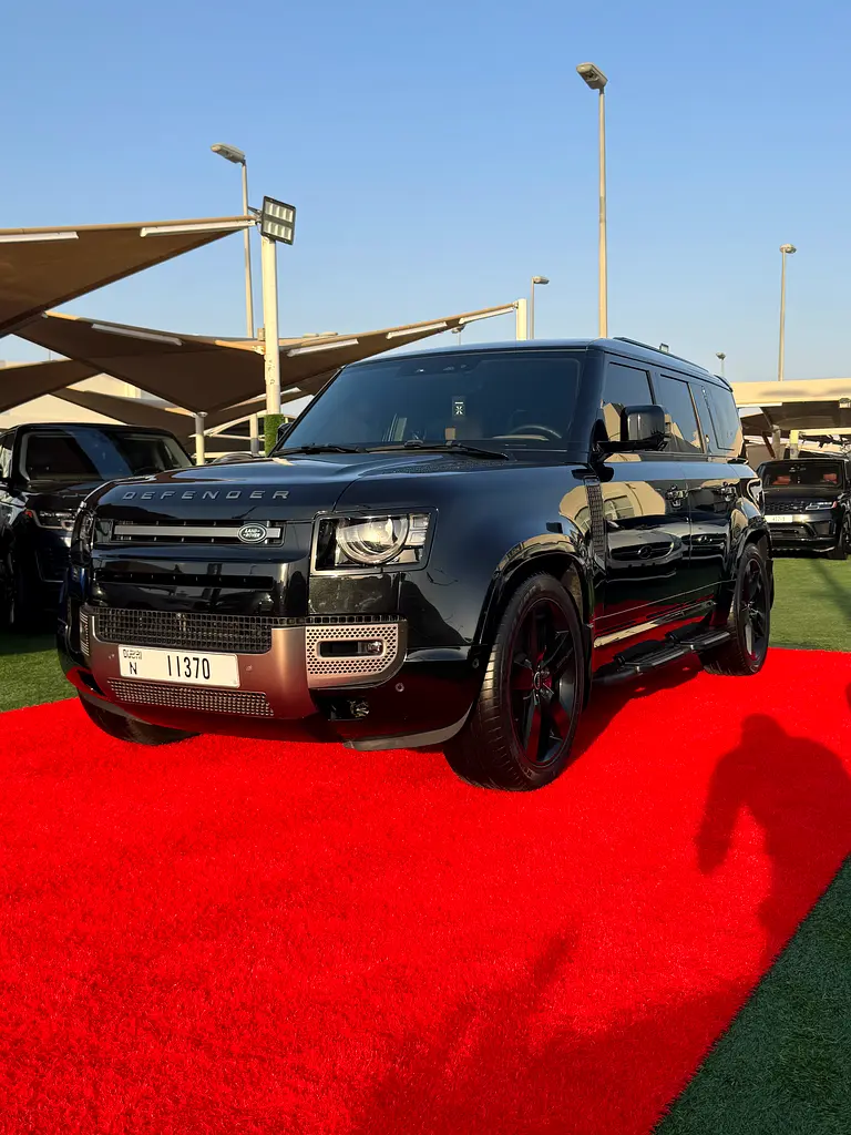 Land Rover Defender 2025 — photo 1 of 17
