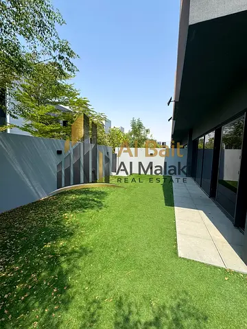 اون هاوس كورنر للإيجار السنوي – مسار | روبينيا ✨🏡 فرصة سكن راقي داخل مجتمع هادئ ومتكامل الخدمات 🌿 🔹 3 غرف ماستر 🔹 صالة واسعة 🔹 غرفة خادمة