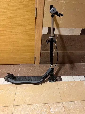 Foldable kick scooter for kids/adults - good condition