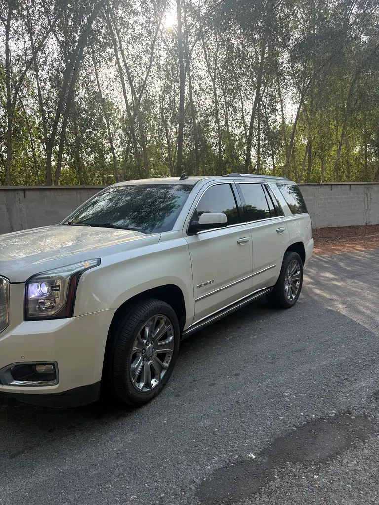 GMC Yukon 2015 — photo 1 of 7
