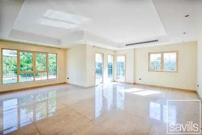 Spacious Family Home | Private Pool | Large Plot